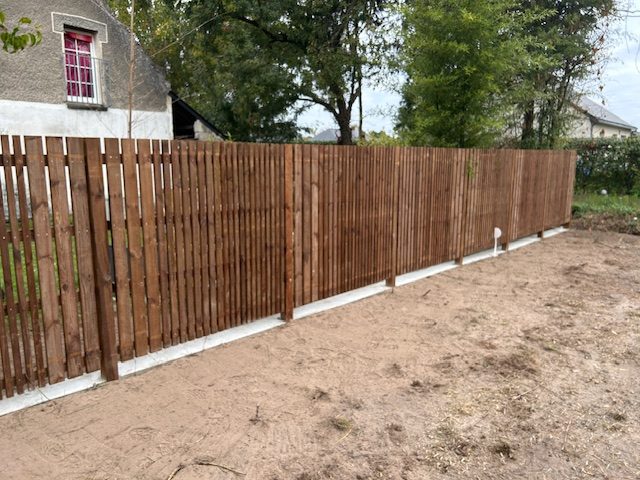 Clôture_bois_classe4_marron